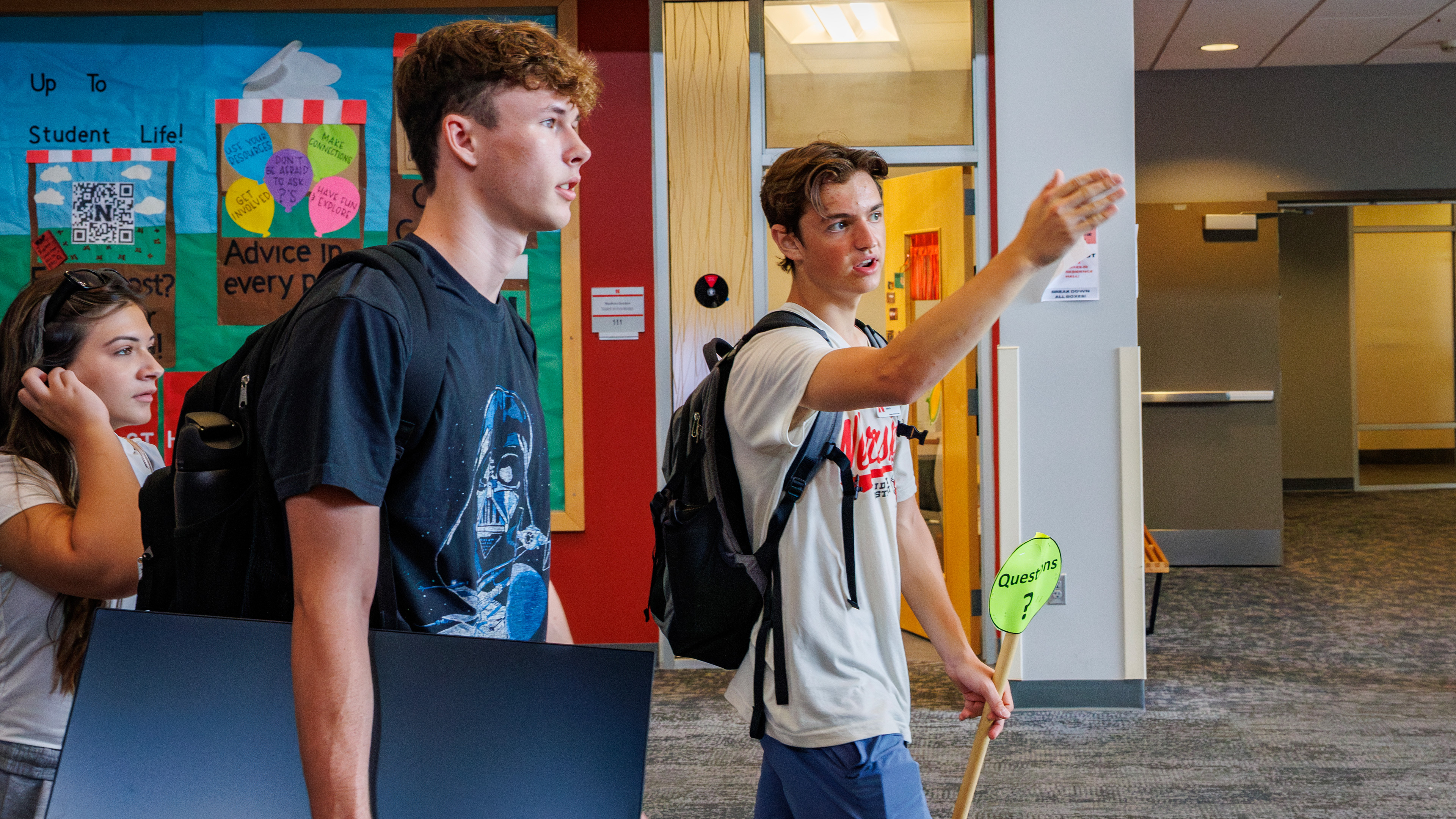 A student move-in guide assists a first-year student during move-in at Abel Hall