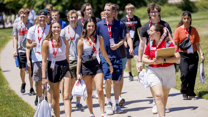 Students cross campus during a New Student Enrollment tour.