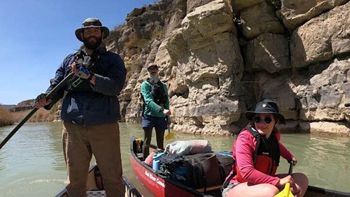 UNL students canoeing the Rio Grande River.