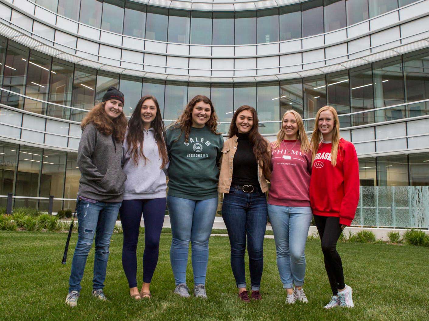 Future wellbeing coaches Jillian Black, Kimmy, Montoya, Talor Brumbaugh, Elizabeth Elliott and Amanda Nelson stand outside of the Nebraska Student Health Center on Oct. 4, 2018, in Lincoln, Nebraska. These students are studying to help other students create goals and recognize their strengths and weaknesses. | Daily Nebraskan, Photo by Elsie Stormberg