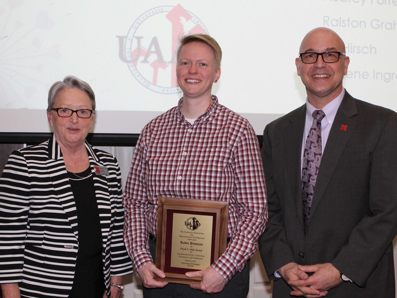 Robin Bowman accepts Oldt Award