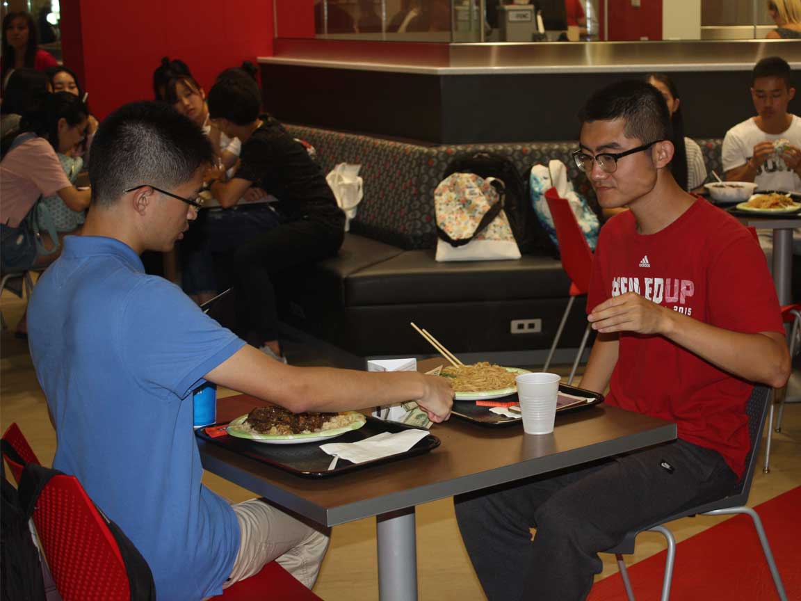 Students gather in Nebraska Union