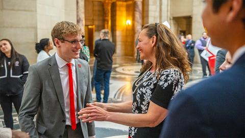 Paul Pechous (left), president of the Association of Students of the University of Nebraska, chats with Danielle Conrad, a state senator who earned her bachelor’s degree and Juris Doctor from Nebraska U. [Kristen Labadie | University Communication and Marketing] 